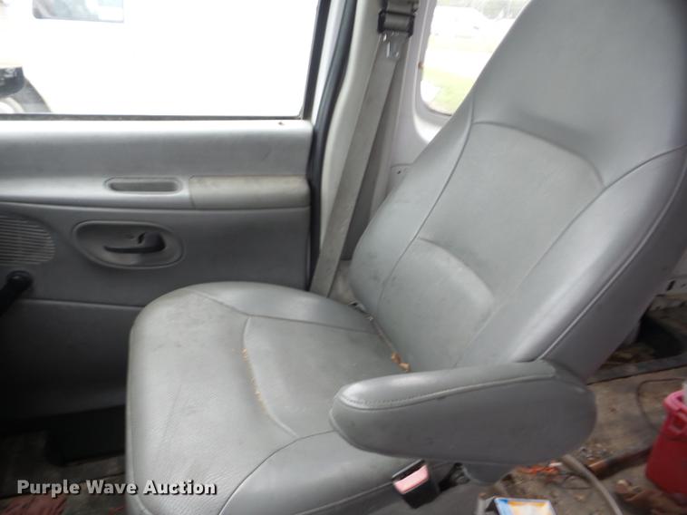 image for item K6372 2005 Ford E250 Extended van