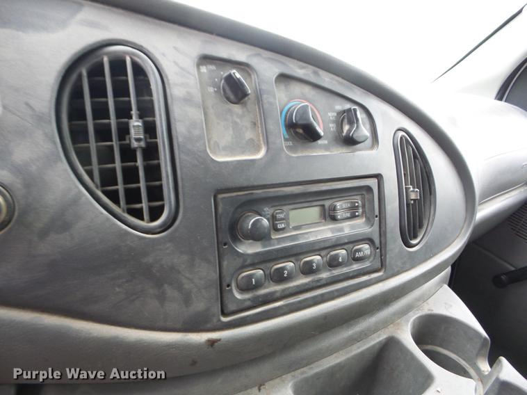 image for item K6372 2005 Ford E250 Extended van