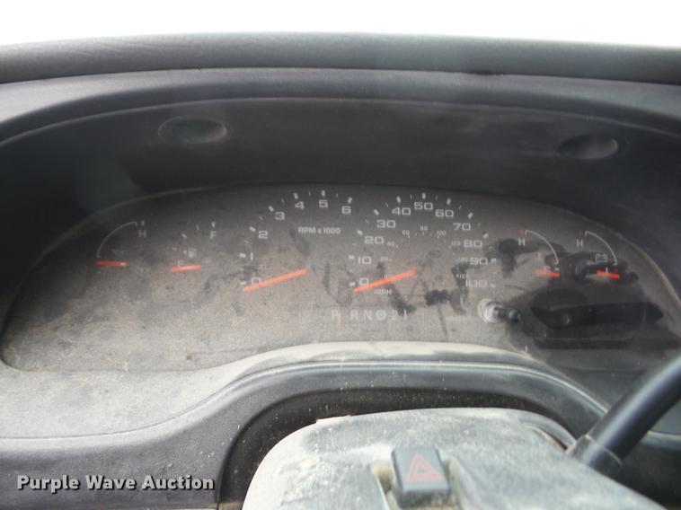 image for item K6372 2005 Ford E250 Extended van