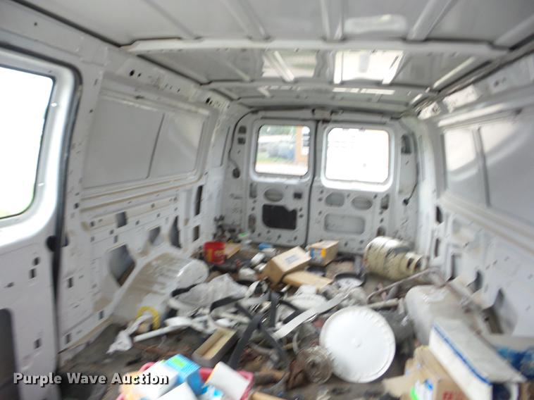 image for item K6372 2005 Ford E250 Extended van