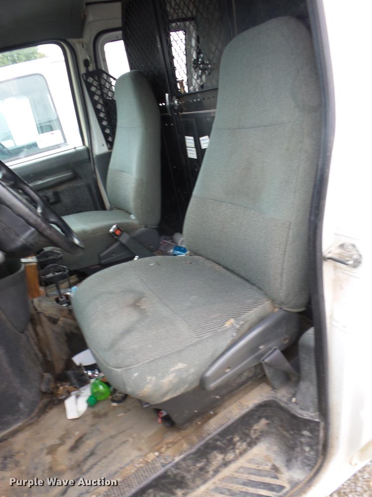 image for item K6373 1996 Ford Econoline E250 van