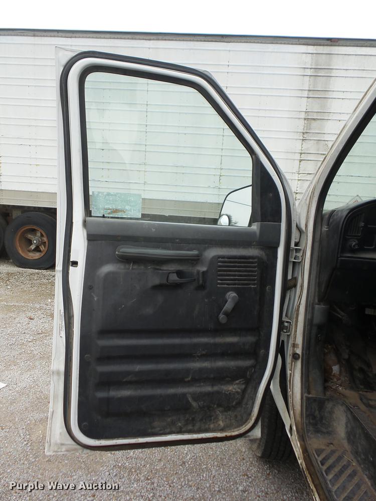 image for item K6374 1992 Ford Econoline E250 van