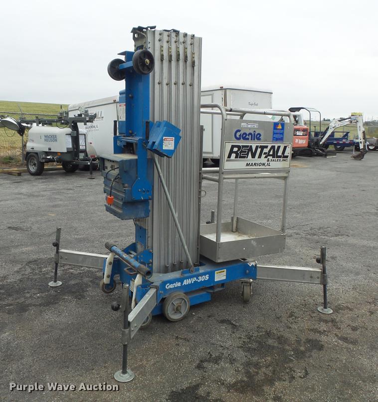 image for item CC9630 2000 Genie AWP-30S vertical lift