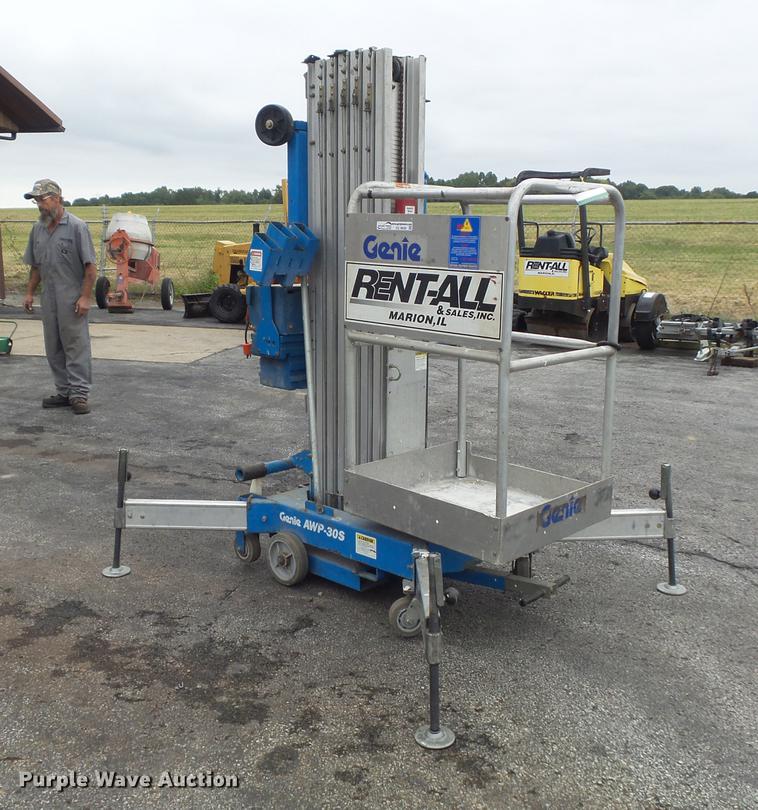 image for item CC9630 2000 Genie AWP-30S vertical lift