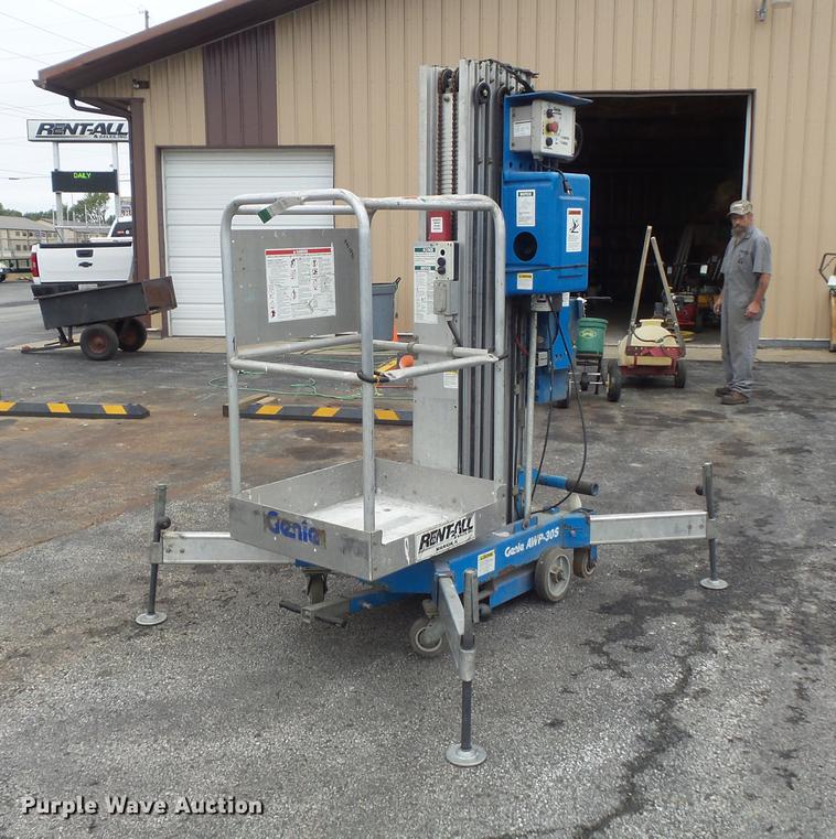 image for item CC9630 2000 Genie AWP-30S vertical lift