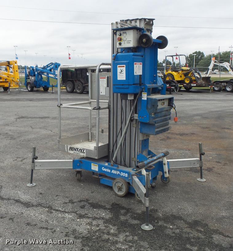 image for item CC9630 2000 Genie AWP-30S vertical lift