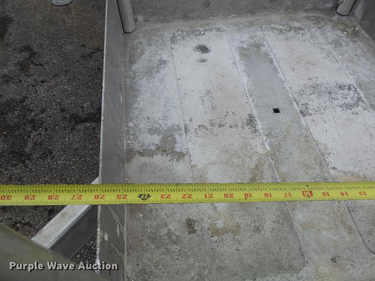 image for item CC9630 2000 Genie AWP-30S vertical lift