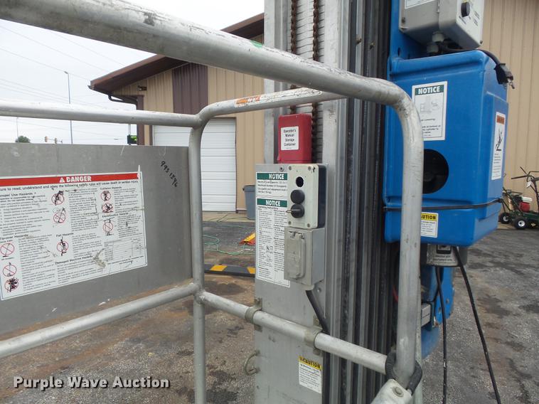 image for item CC9630 2000 Genie AWP-30S vertical lift