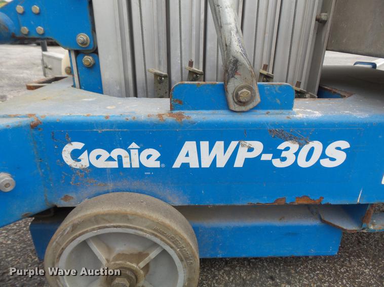 image for item CC9630 2000 Genie AWP-30S vertical lift
