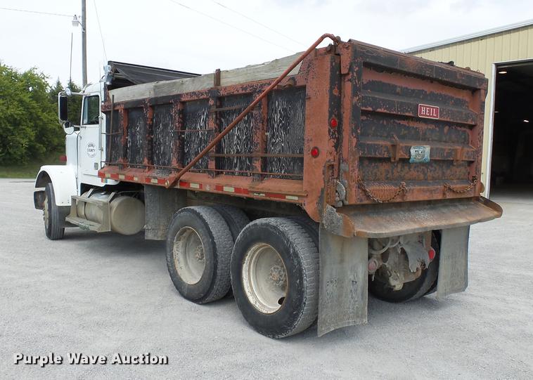 image for item DA2377 1986 Freightliner dump truck