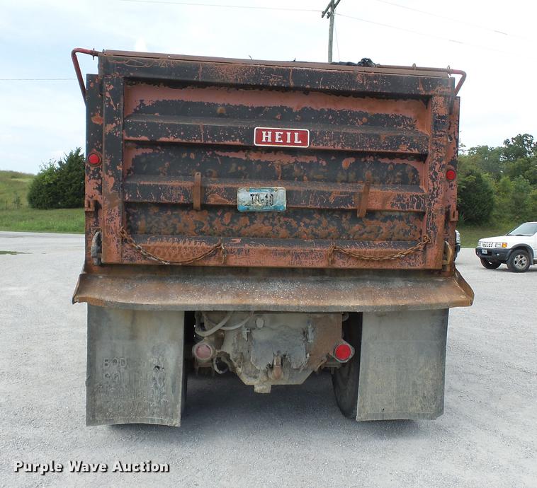 image for item DA2377 1986 Freightliner dump truck
