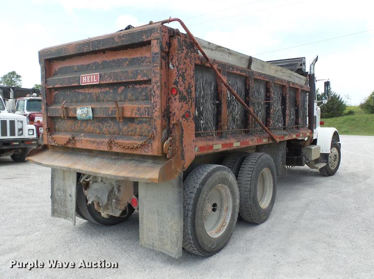 image for item DA2377 1986 Freightliner dump truck
