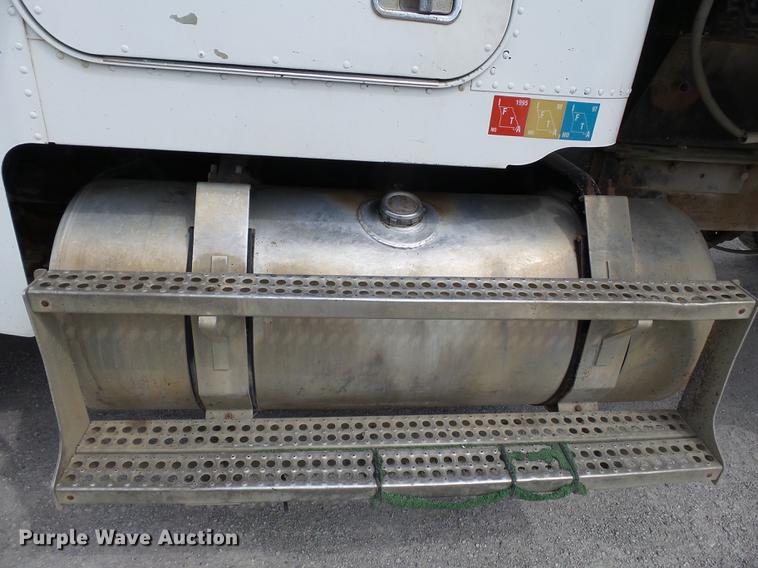 image for item DA2377 1986 Freightliner dump truck