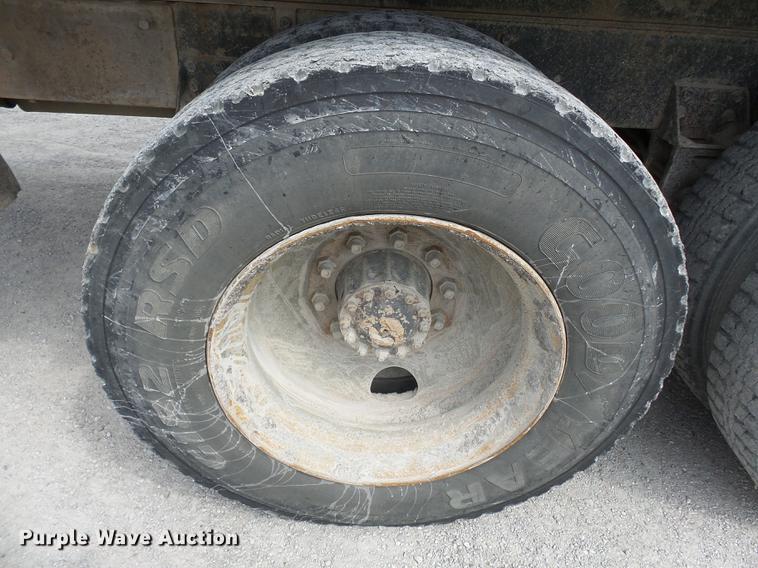 image for item DA2377 1986 Freightliner dump truck