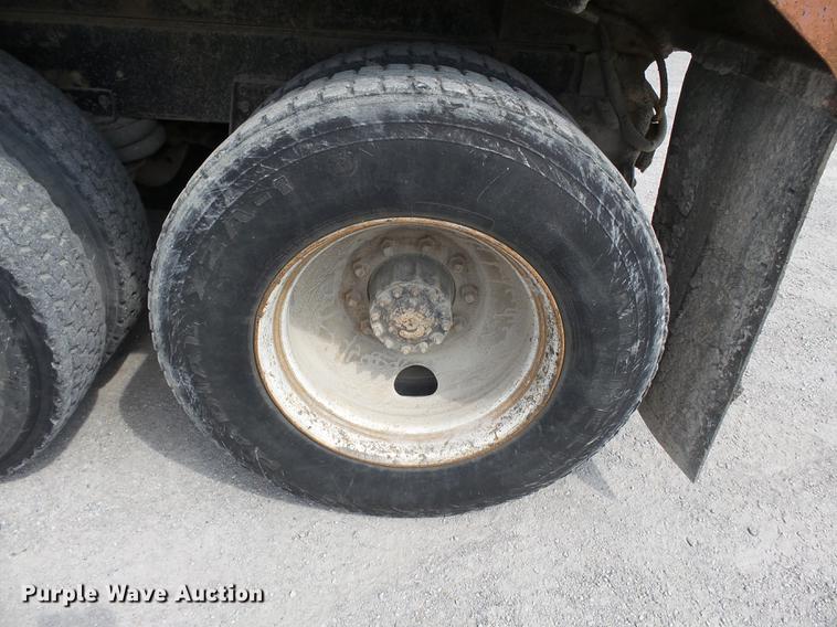 image for item DA2377 1986 Freightliner dump truck