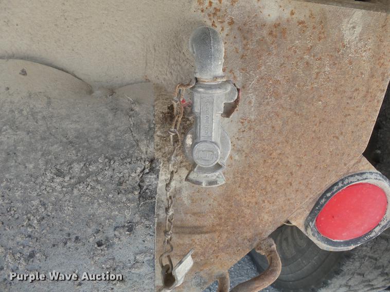 image for item DA2377 1986 Freightliner dump truck