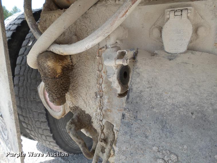 image for item DA2377 1986 Freightliner dump truck