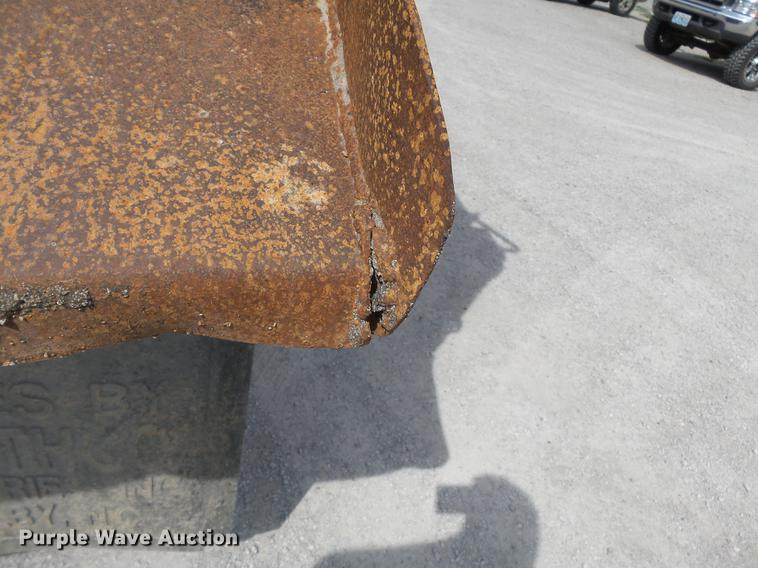 image for item DA2377 1986 Freightliner dump truck