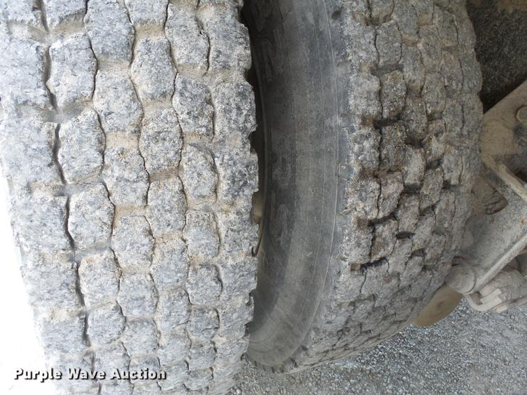 image for item DA2377 1986 Freightliner dump truck