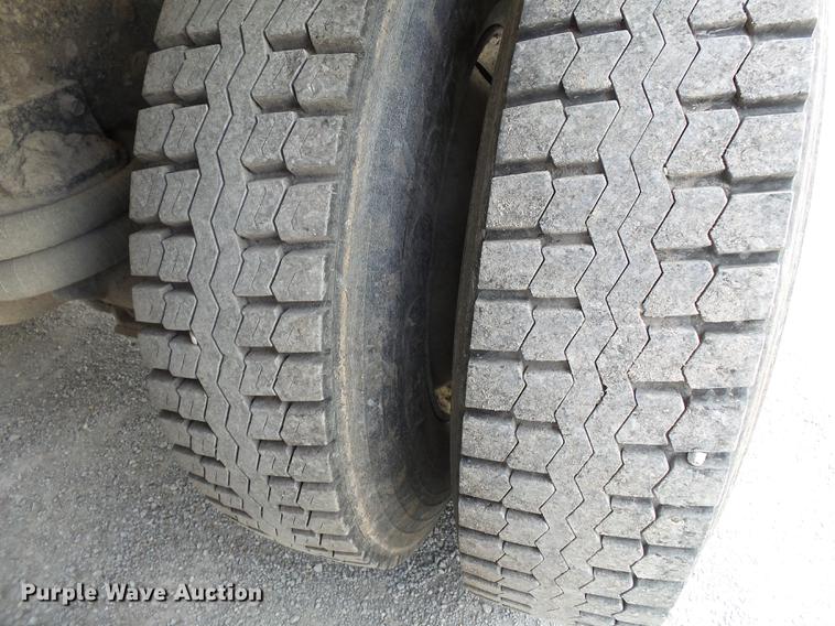 image for item DA2377 1986 Freightliner dump truck