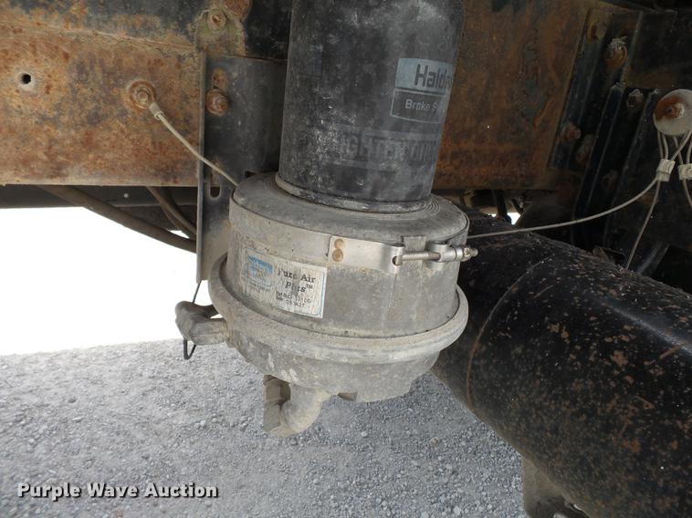 image for item DA2377 1986 Freightliner dump truck