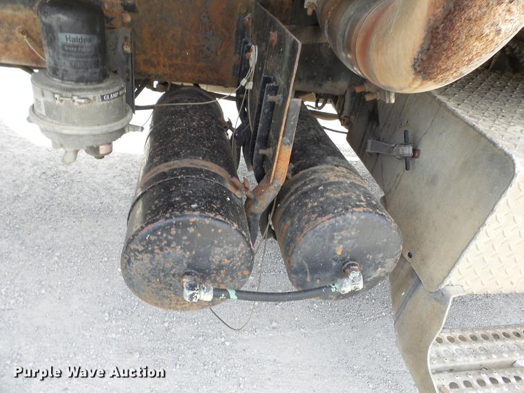 image for item DA2377 1986 Freightliner dump truck