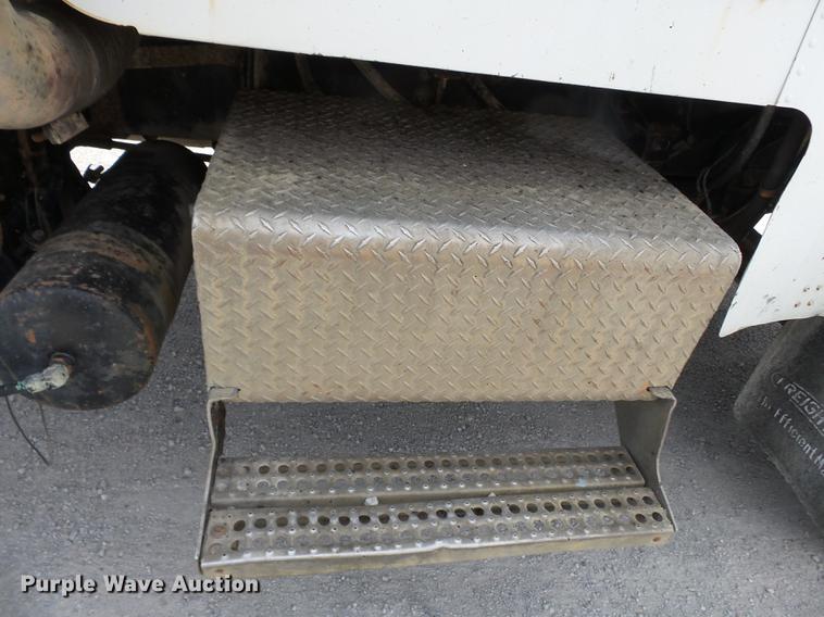 image for item DA2377 1986 Freightliner dump truck