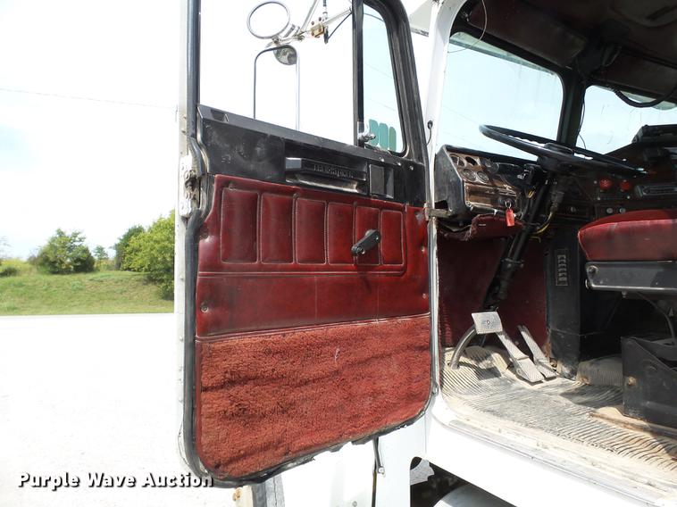 image for item DA2377 1986 Freightliner dump truck