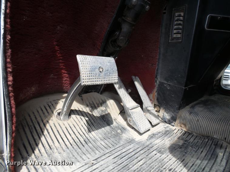 image for item DA2377 1986 Freightliner dump truck
