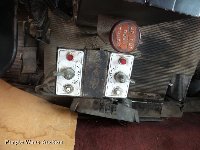 image for item DA2377 1986 Freightliner dump truck