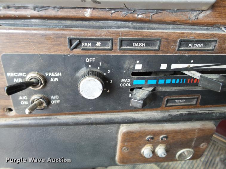 image for item DA2377 1986 Freightliner dump truck