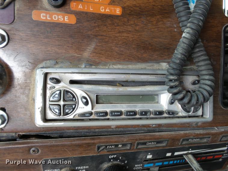 image for item DA2377 1986 Freightliner dump truck