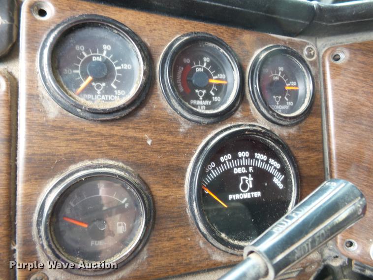 image for item DA2377 1986 Freightliner dump truck