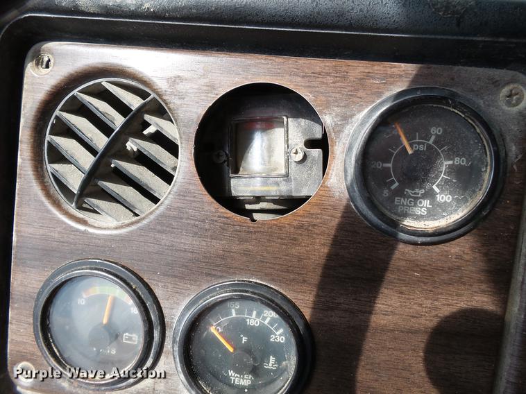 image for item DA2377 1986 Freightliner dump truck