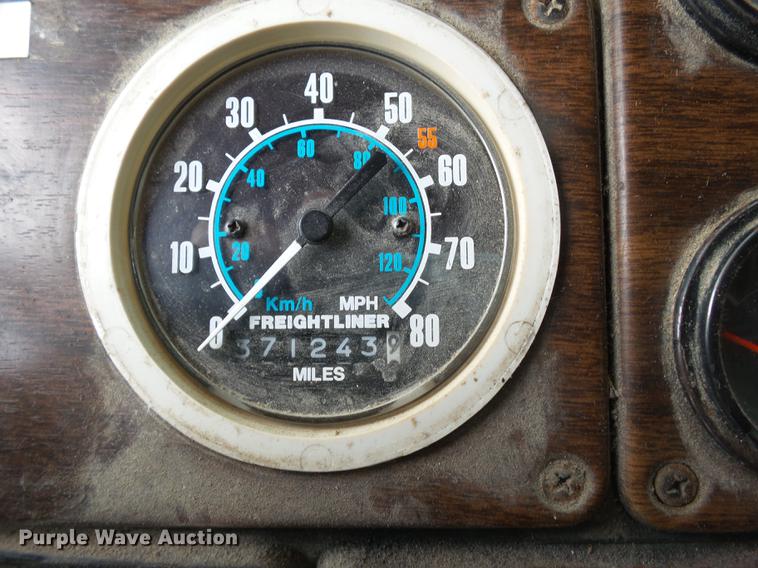 image for item DA2377 1986 Freightliner dump truck