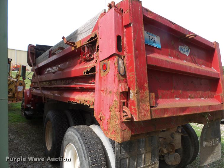 image for item DA2380 1999 International 4900 dump truck