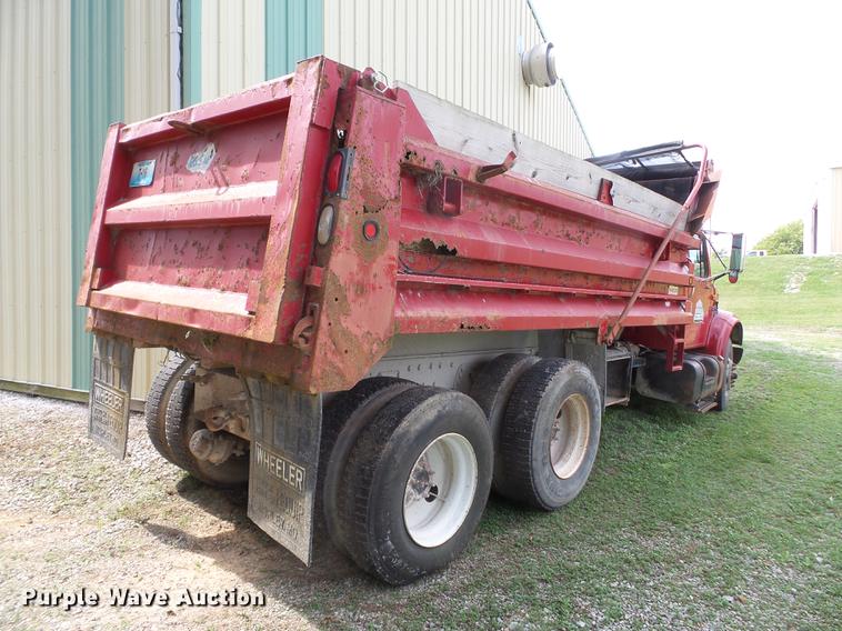 image for item DA2380 1999 International 4900 dump truck