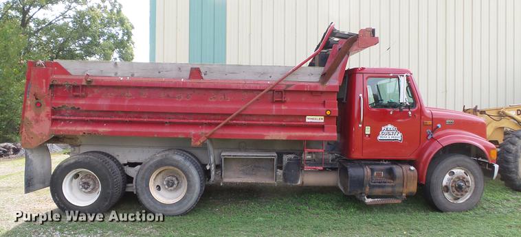 image for item DA2380 1999 International 4900 dump truck