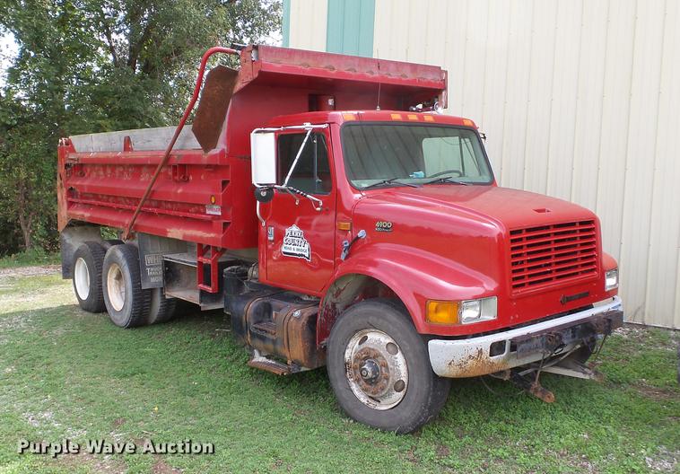 image for item DA2380 1999 International 4900 dump truck