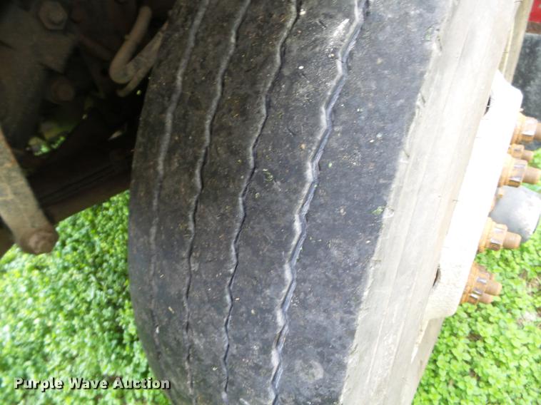 image for item DA2380 1999 International 4900 dump truck