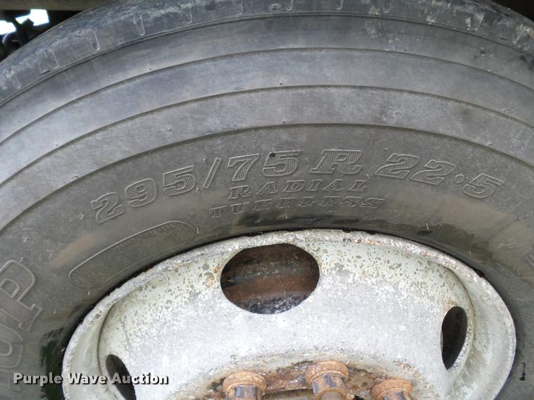 image for item DA2380 1999 International 4900 dump truck