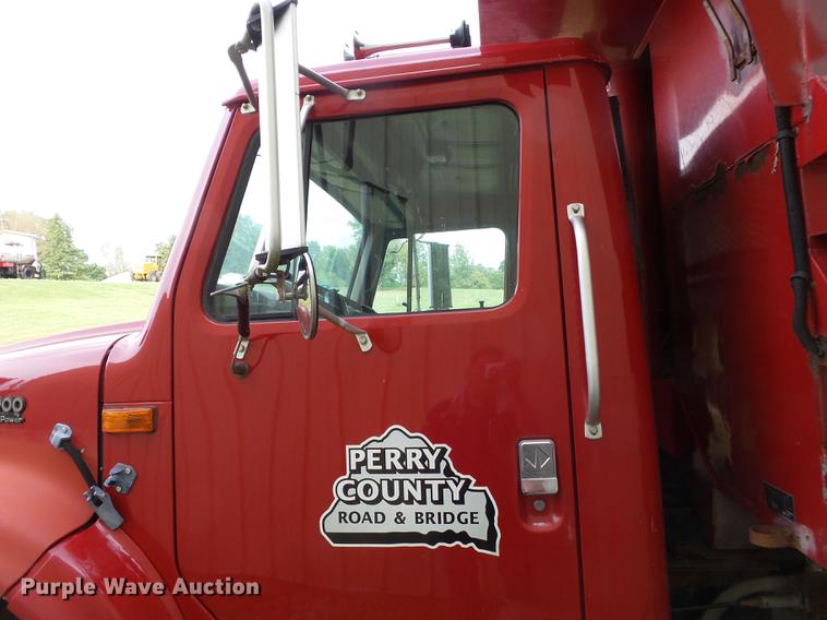 image for item DA2380 1999 International 4900 dump truck