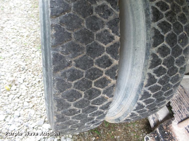 image for item DA2380 1999 International 4900 dump truck