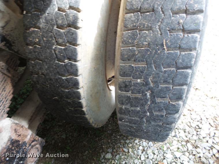 image for item DA2380 1999 International 4900 dump truck