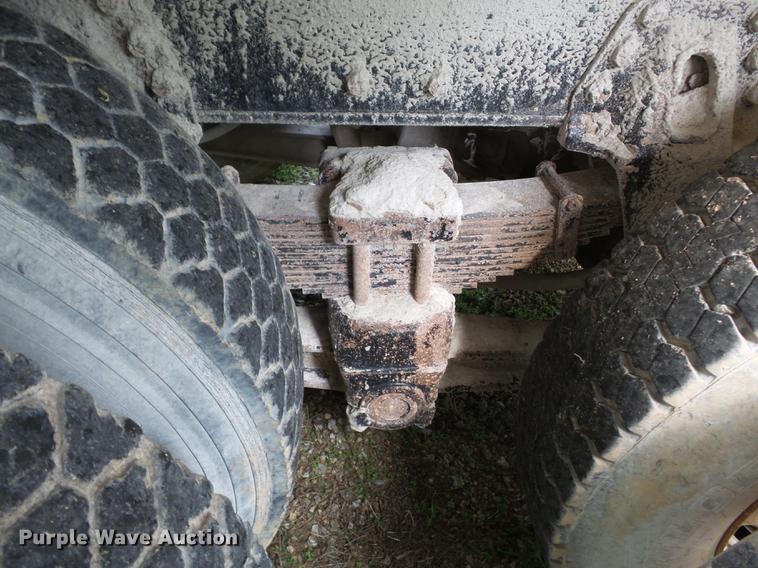 image for item DA2380 1999 International 4900 dump truck