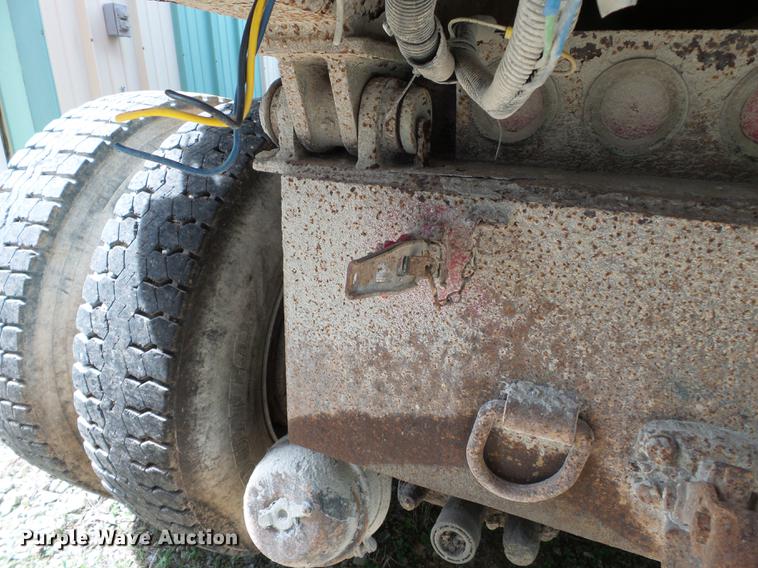 image for item DA2380 1999 International 4900 dump truck