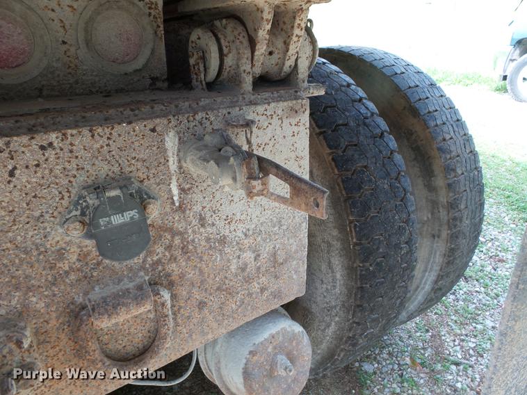 image for item DA2380 1999 International 4900 dump truck