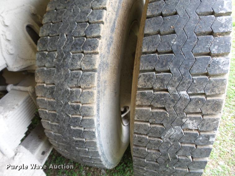 image for item DA2380 1999 International 4900 dump truck