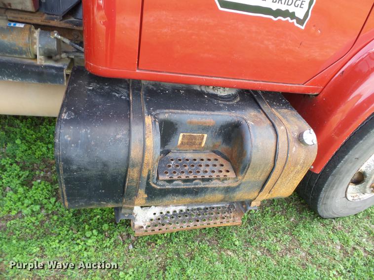 image for item DA2380 1999 International 4900 dump truck