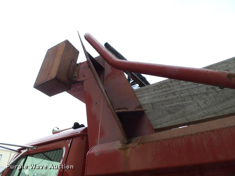 image for item DA2380 1999 International 4900 dump truck
